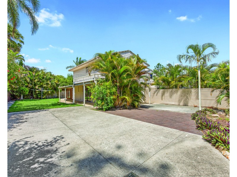 11 Poinciana Ave, Tewantin QLD 4565