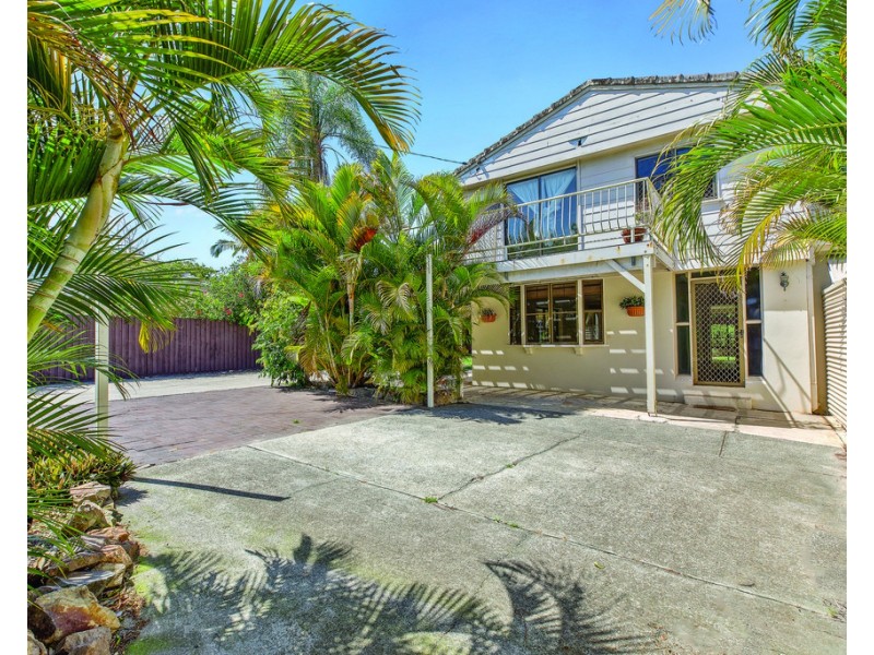 11 Poinciana Ave, Tewantin QLD 4565