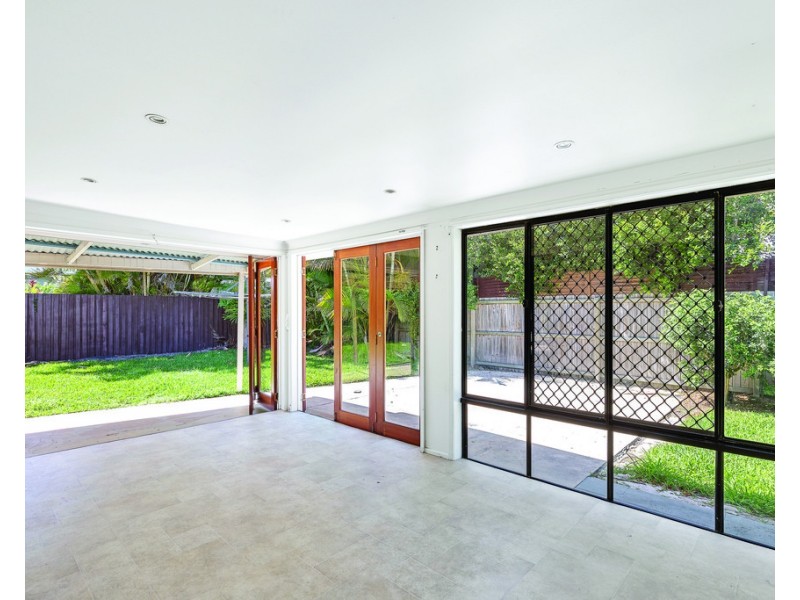 11 Poinciana Ave, Tewantin QLD 4565