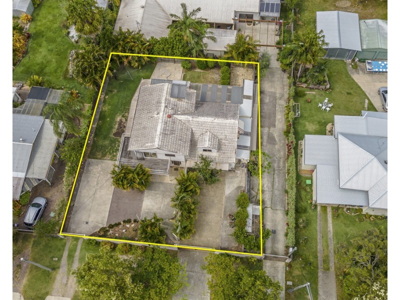 11 Poinciana Ave, Tewantin QLD 4565