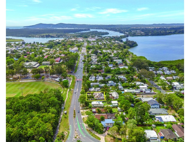 11 Poinciana Ave, Tewantin QLD 4565
