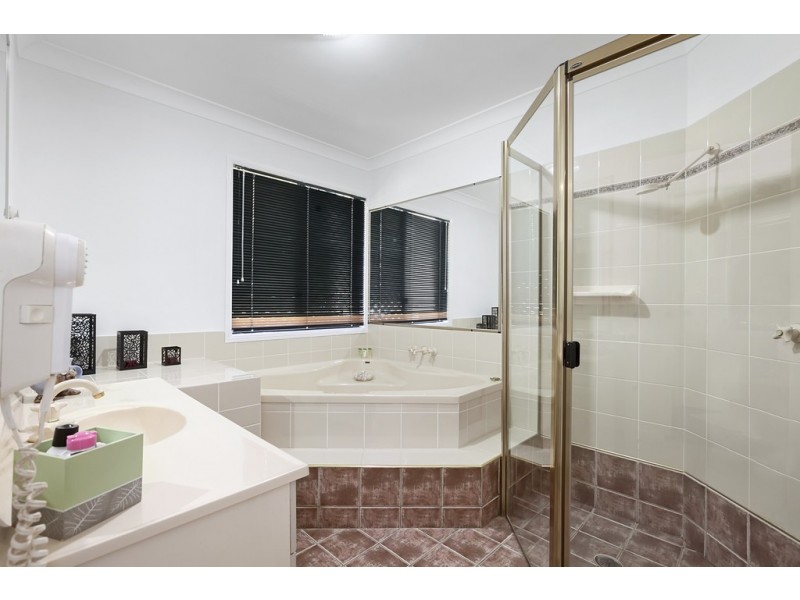 33 Illawarra Drive, Cooroibah QLD 4565