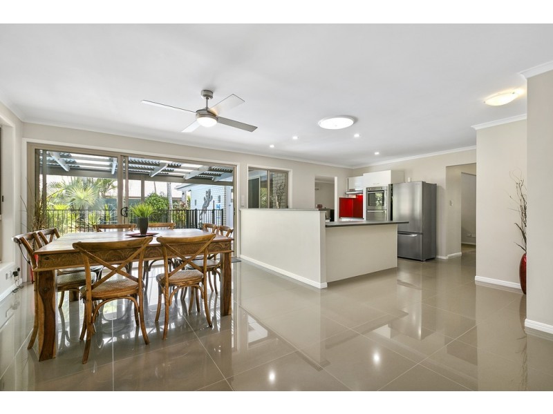 12 Lake Entrance Boulevard, Noosaville QLD 4566