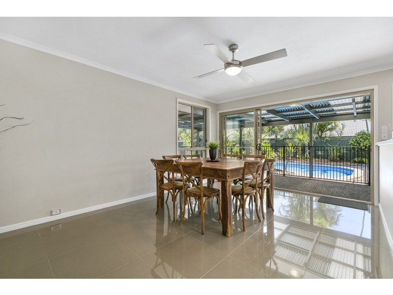 12 Lake Entrance Boulevard, Noosaville QLD 4566