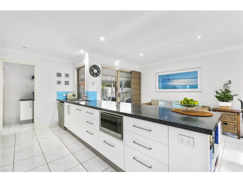 2 Bushlands Drive, Noosaville QLD 4566