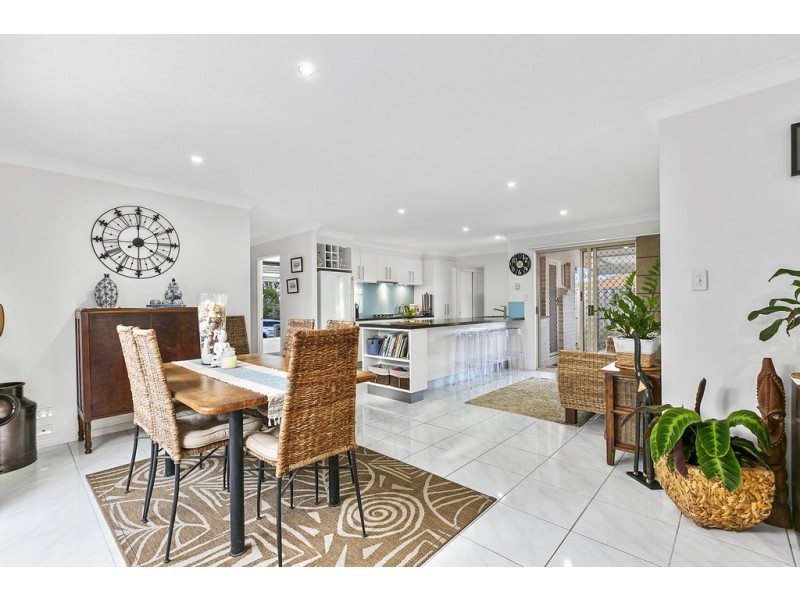 2 Bushlands Drive, Noosaville QLD 4566