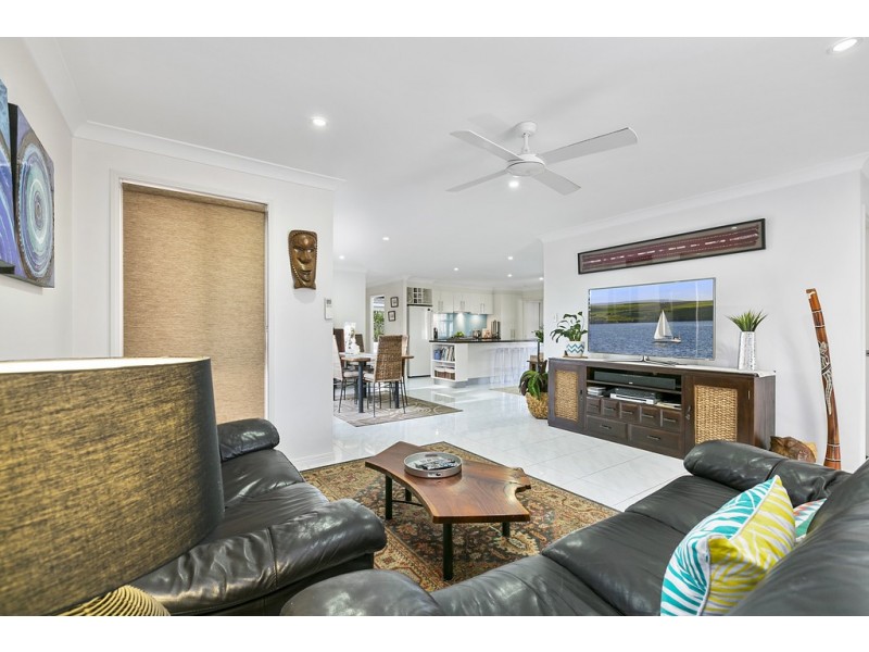 2 Bushlands Drive, Noosaville QLD 4566