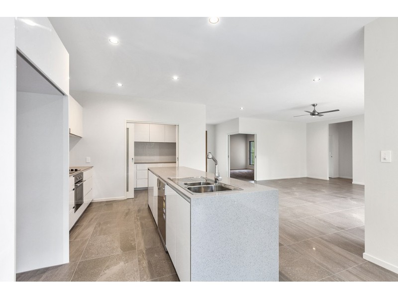 10 Whistler Way, Pomona QLD 4568