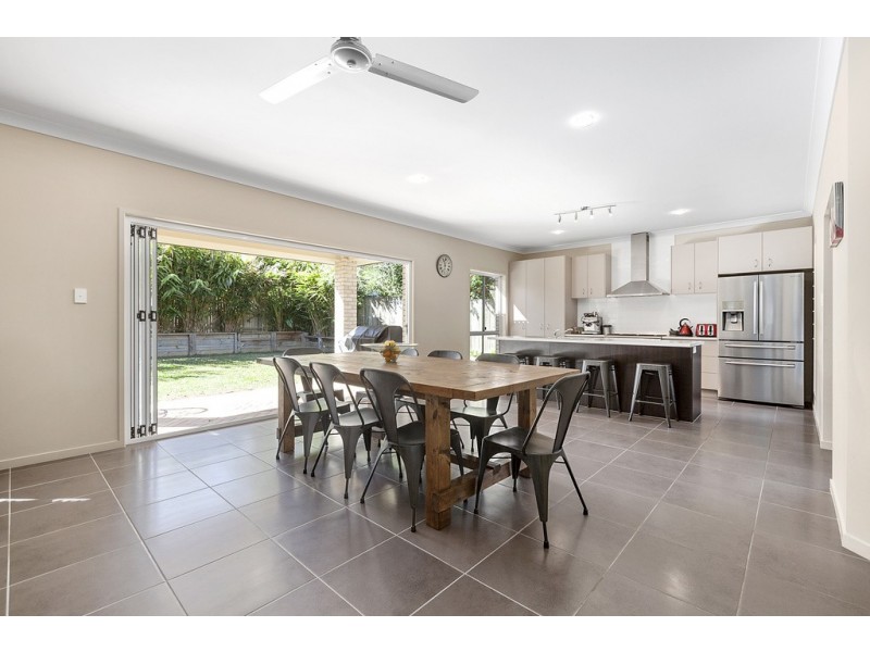 27 Sunset Way, Cooroibah QLD 4565
