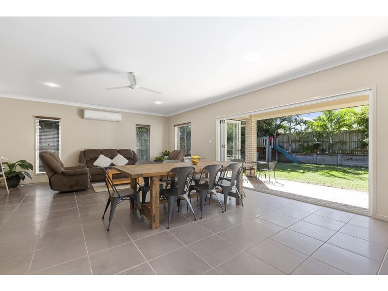27 Sunset Way, Cooroibah QLD 4565