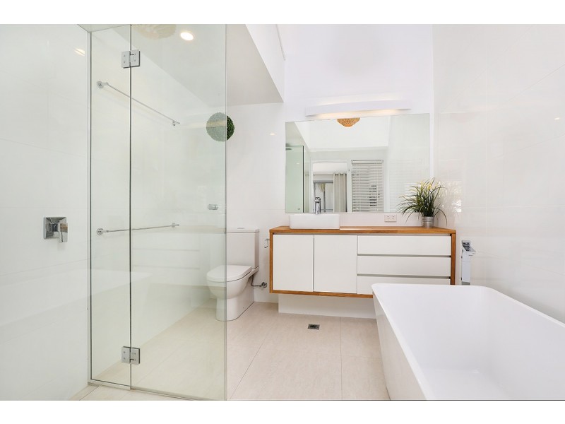 2/83 Noosa Parade, Noosa Heads QLD 4567