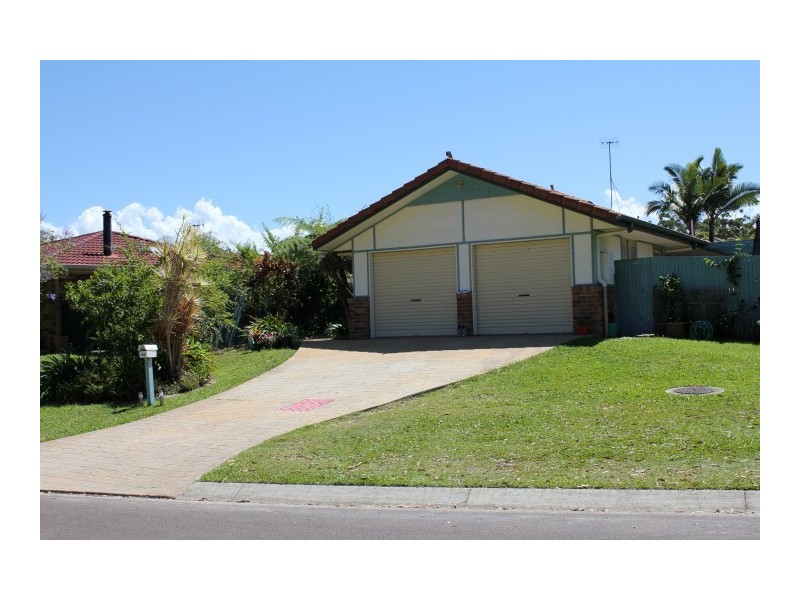 64 Lake Entrance Boulevard, Noosaville QLD 4566