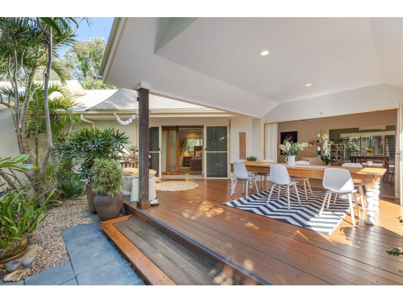 2 Captains Court, Sunrise Beach QLD 4567