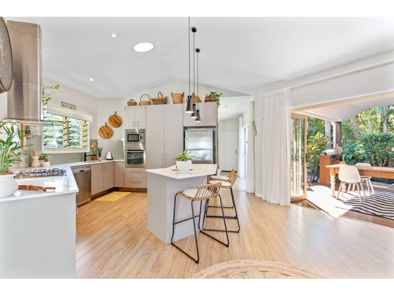2 Captains Court, Sunrise Beach QLD 4567