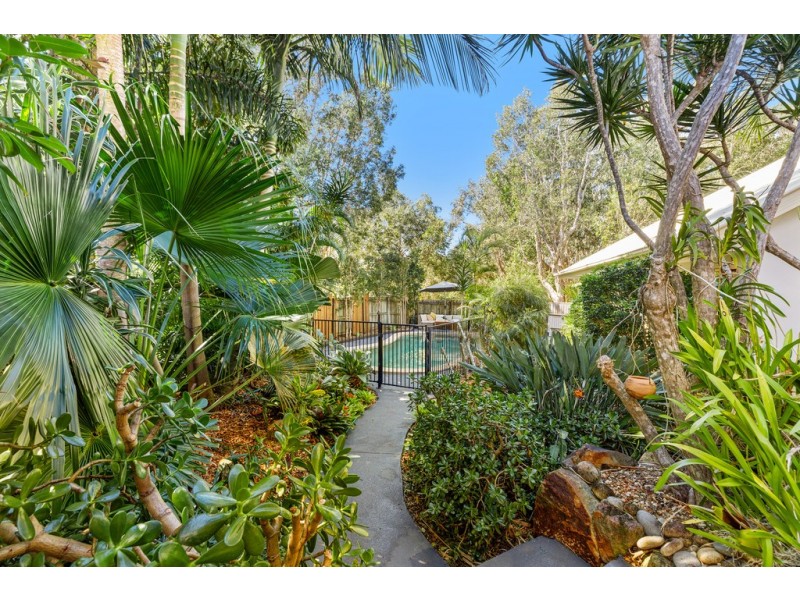 2 Captains Court, Sunrise Beach QLD 4567