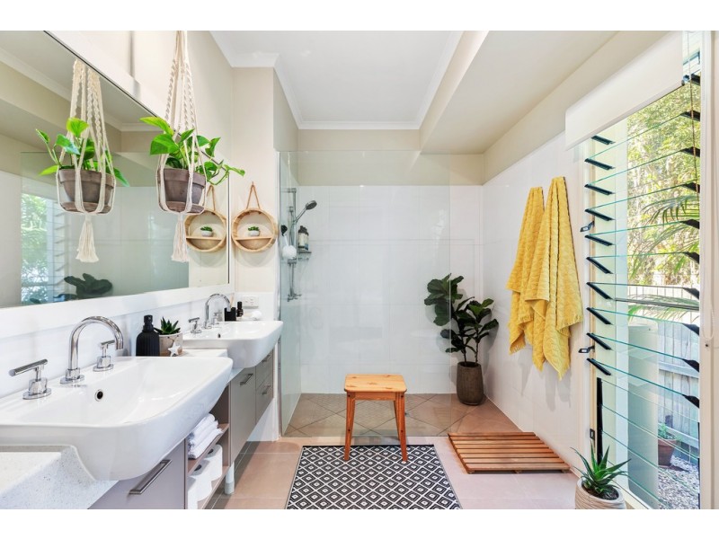 2 Captains Court, Sunrise Beach QLD 4567