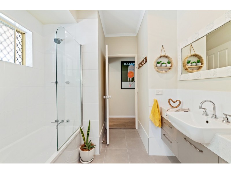 2 Captains Court, Sunrise Beach QLD 4567
