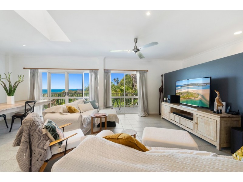 4 Corsair Crescent, Sunrise Beach QLD 4567