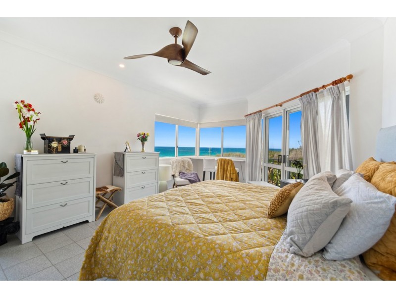 4 Corsair Crescent, Sunrise Beach QLD 4567