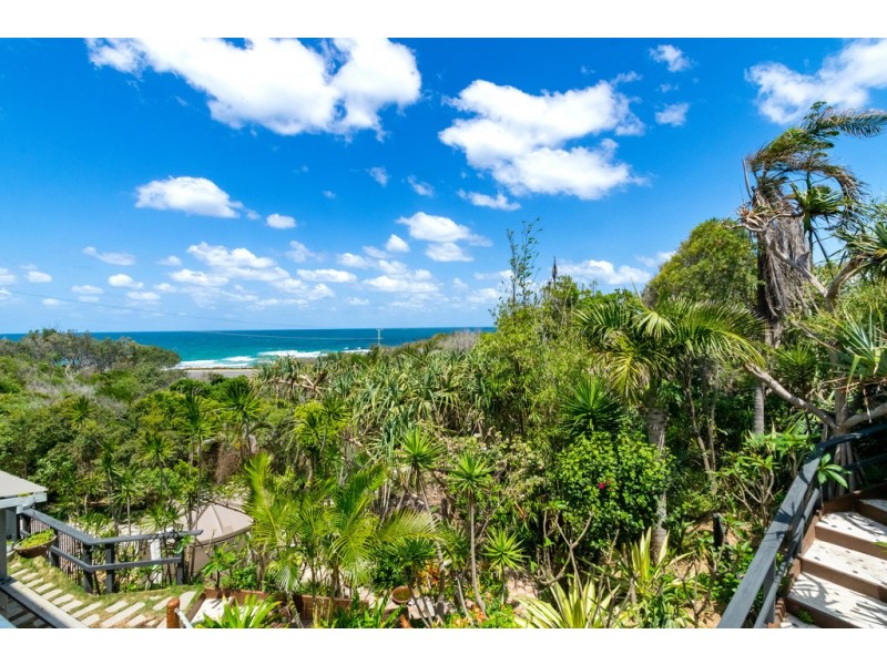 4 Corsair Crescent, Sunrise Beach QLD 4567