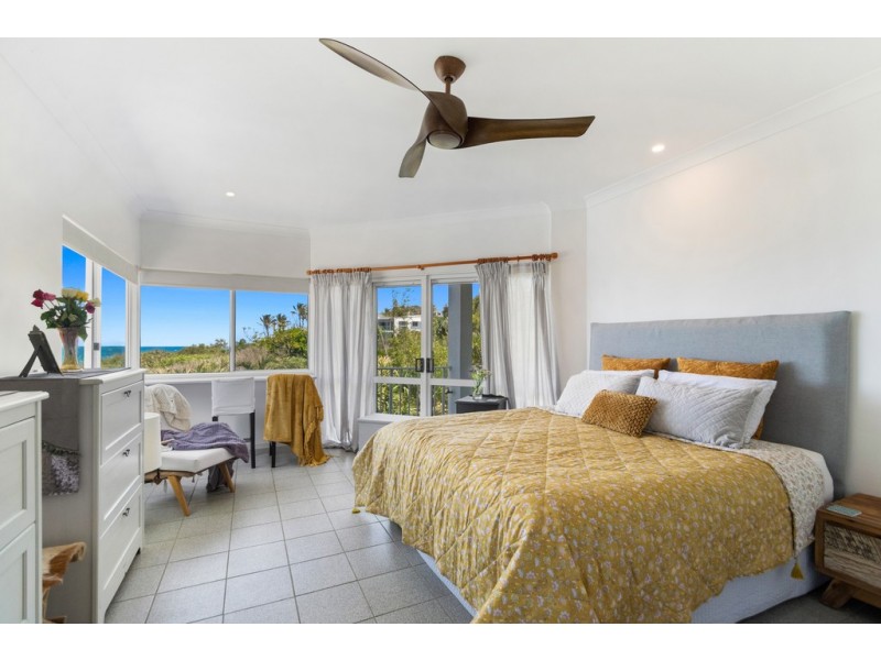 4 Corsair Crescent, Sunrise Beach QLD 4567