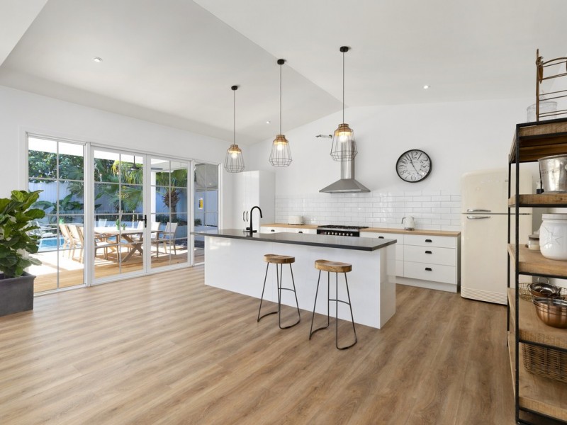 8 Dayspring Street, Sunrise Beach QLD 4567