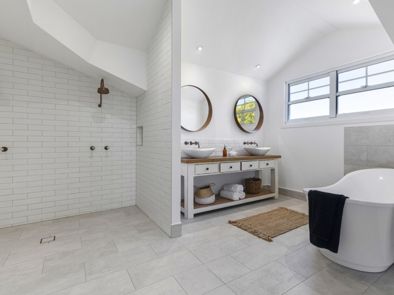 8 Dayspring Street, Sunrise Beach QLD 4567