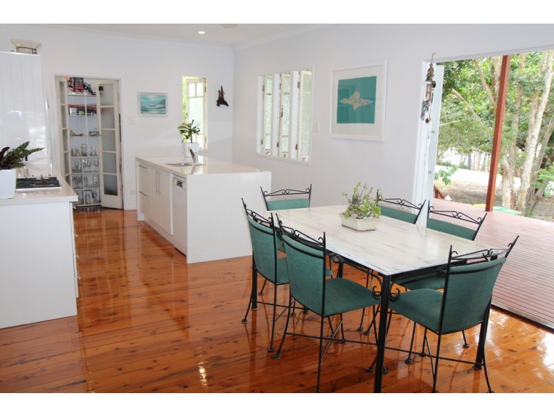 8 Boreen Parade, Boreen Point QLD 4565