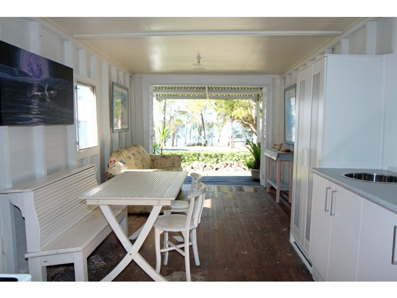 8 Boreen Parade, Boreen Point QLD 4565