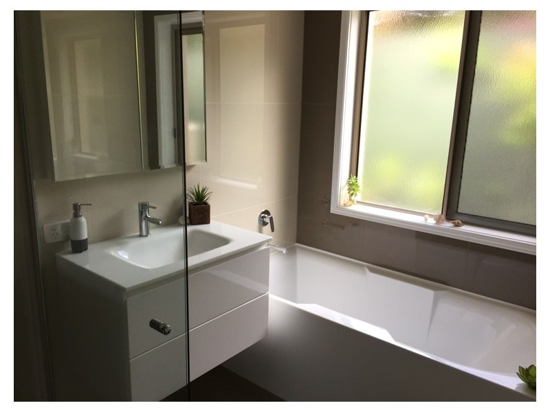 12 Lake Entrance Boulevard, Noosaville QLD 4566