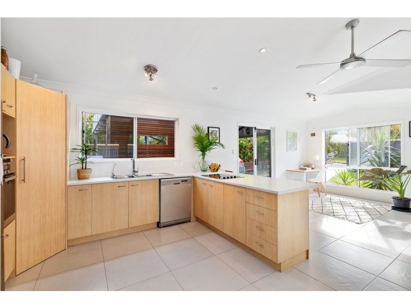 3 Hawley Court, Sunrise Beach QLD 4567