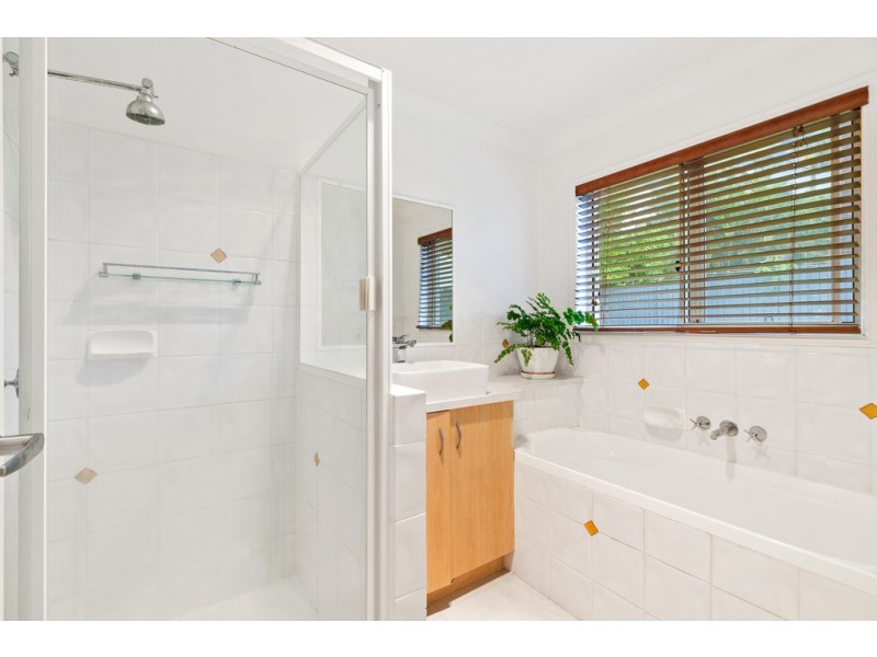 3 Hawley Court, Sunrise Beach QLD 4567