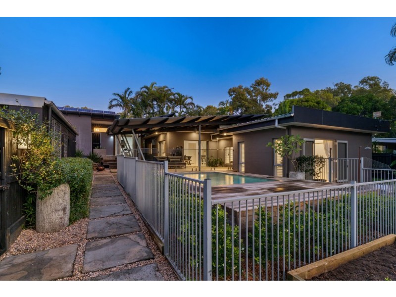 27 Sleepy Hollow Drive, Noosa Heads QLD 4567