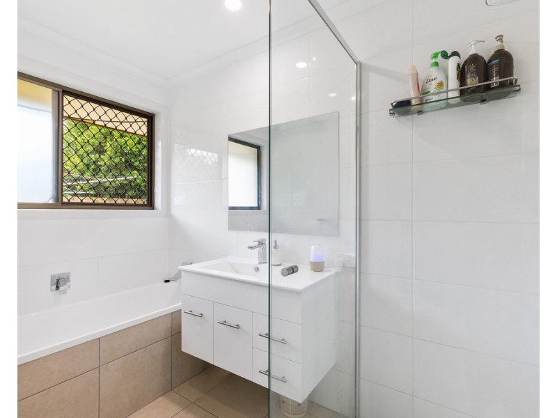 17 Griffith Avenue, Tewantin QLD 4565