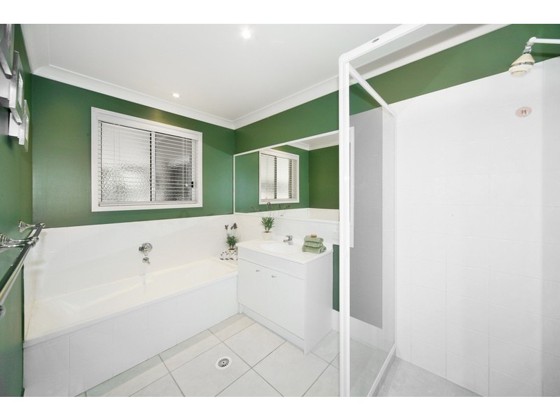 3 Vines Ct, Tinbeerwah QLD 4563