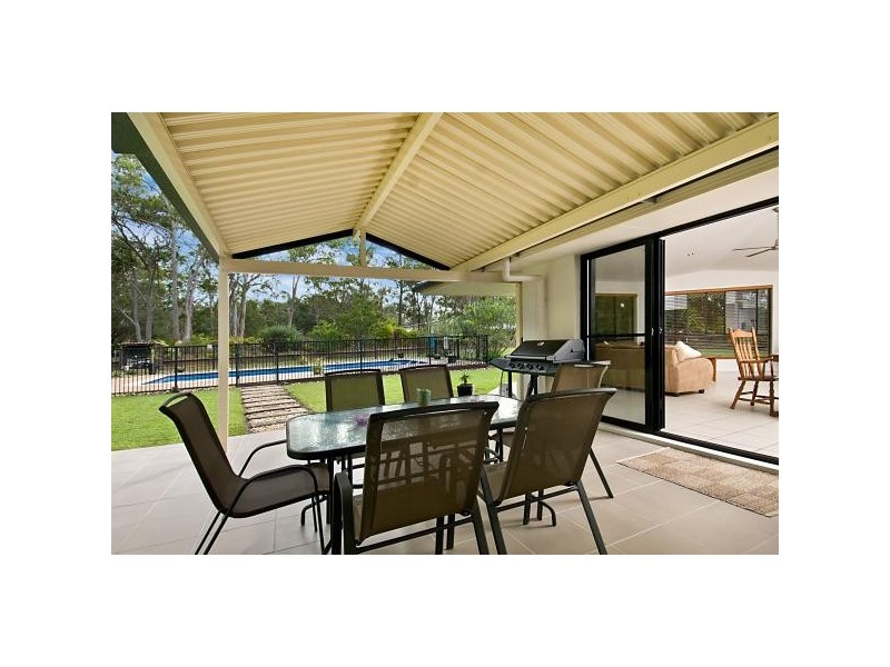 7 Lakeside Dr, Cooroibah QLD 4565