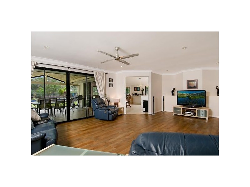 7 Lakeside Dr, Cooroibah QLD 4565