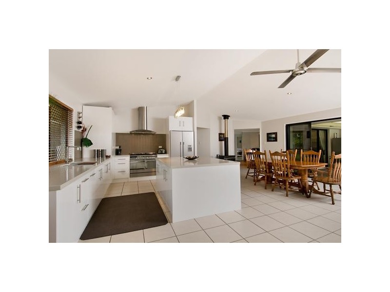 7 Lakeside Dr, Cooroibah QLD 4565