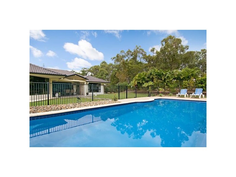 7 Lakeside Dr, Cooroibah QLD 4565
