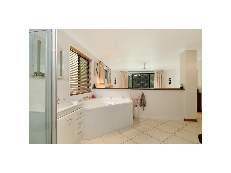 7 Lakeside Dr, Cooroibah QLD 4565