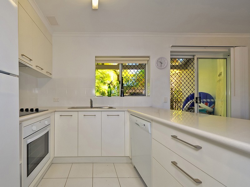 2/17 Margit Cr, Sunrise Beach QLD 4567