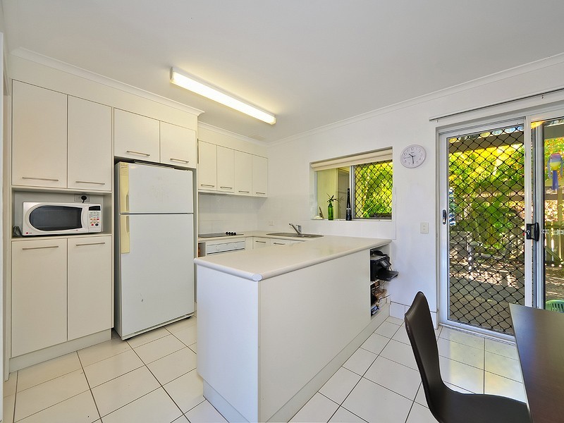 2/17 Margit Cr, Sunrise Beach QLD 4567