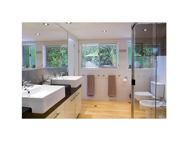 6 MOONARE CR, Noosa Heads QLD 4567