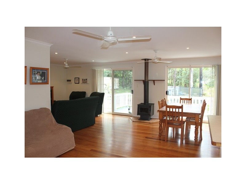 2 Sunrise Rd, Tinbeerwah QLD 4563