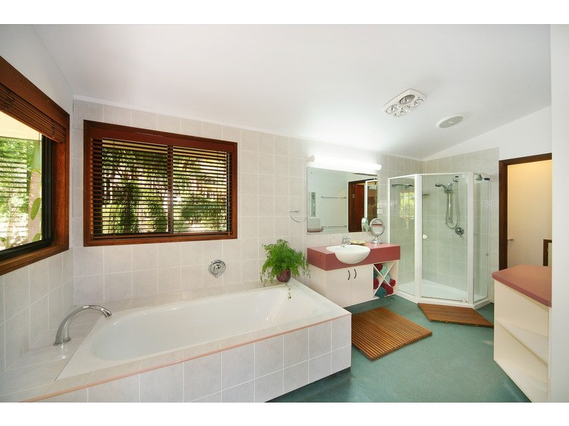 36 McIntyre Lane, Tinbeerwah QLD 4563