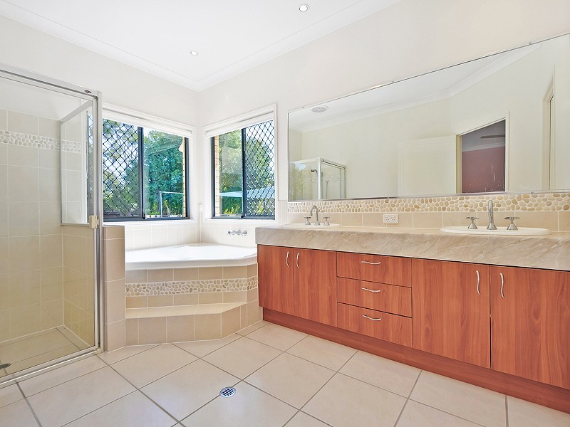 33 Edington Drive, Cooroibah QLD 4565