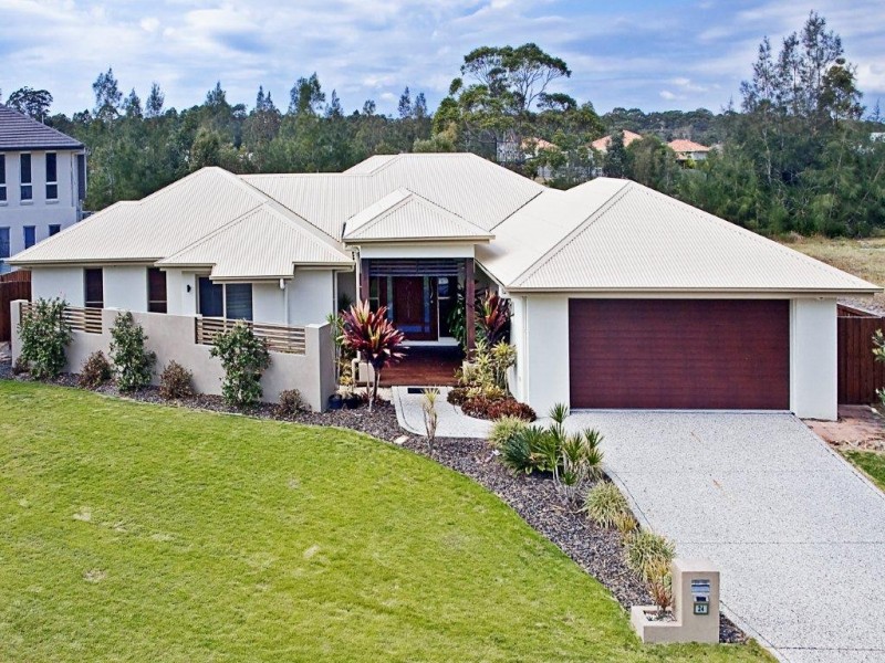 24 Attenuatta Place, Noosaville QLD 4566