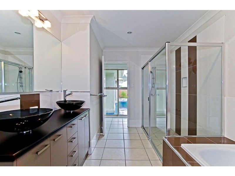 24 Attenuatta Place, Noosaville QLD 4566
