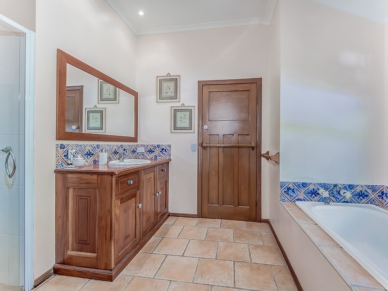 293 Gumboil Road, Tinbeerwah QLD 4563