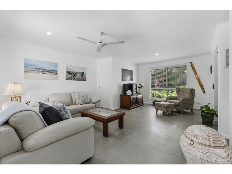 11 Lakeside Drive, Cooroibah QLD 4565